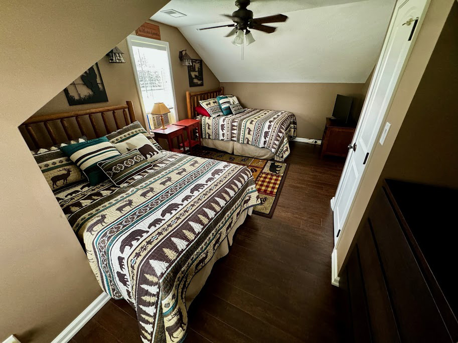 JBs Lake House Kids Room