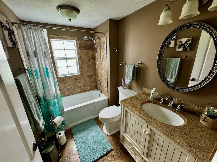JBs Lake House Bath 2